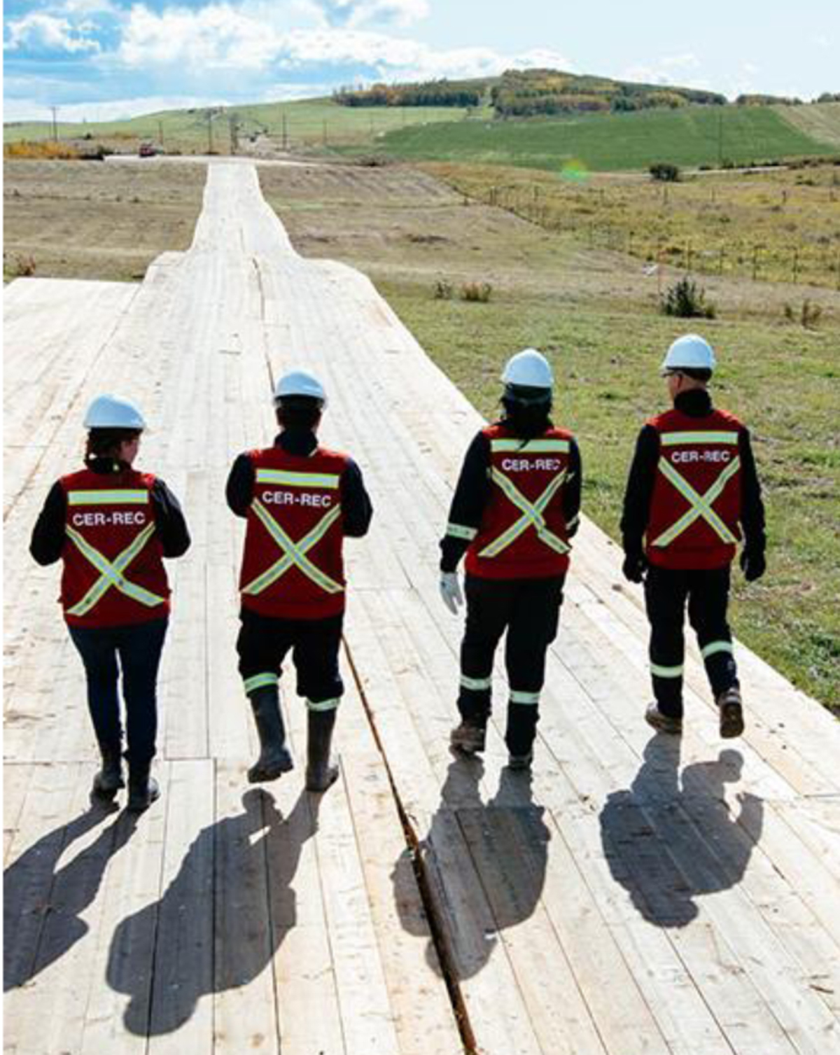 Figure&nbsp;6 &ndash; CER inspectors walking along a boarded pathway.
